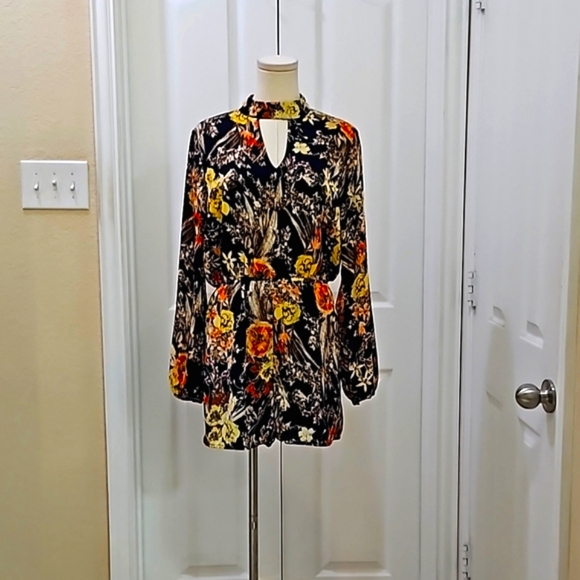 Lucca Multi Color Long Sleeve Short Romper with key hole V Neck Size Medium - Picture 2 of 8